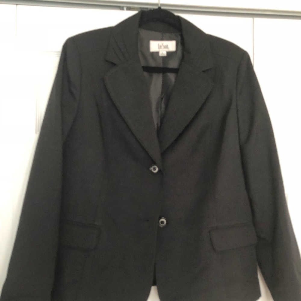 NWOT LE SUIT BLACK PANT SUIT